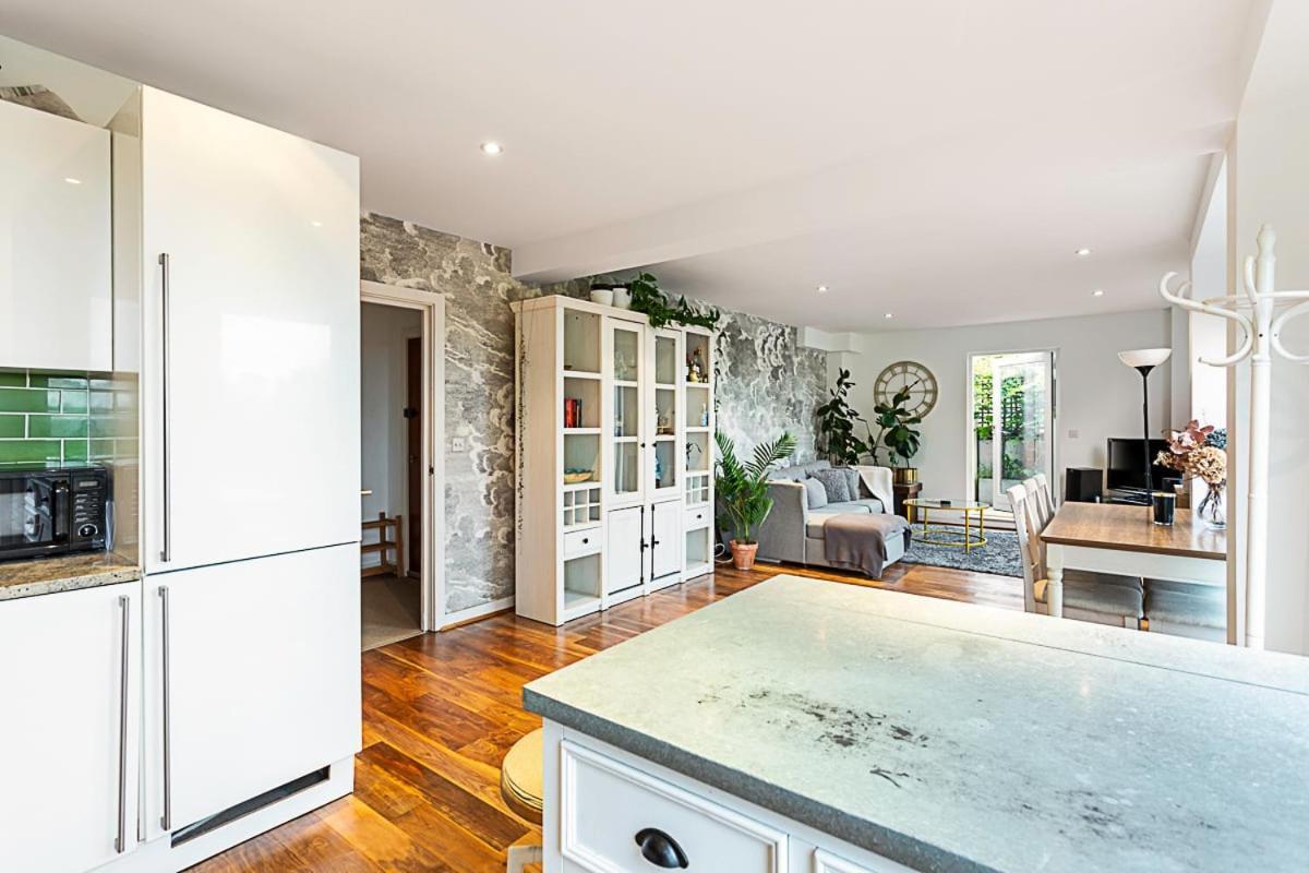 3 Bed Luxury Penthouse In Shoreditch * Londra